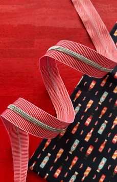 images/productimages/small/red-stripe-zipper-tape-with-nickel-teeth-sasskit-17n.jpeg